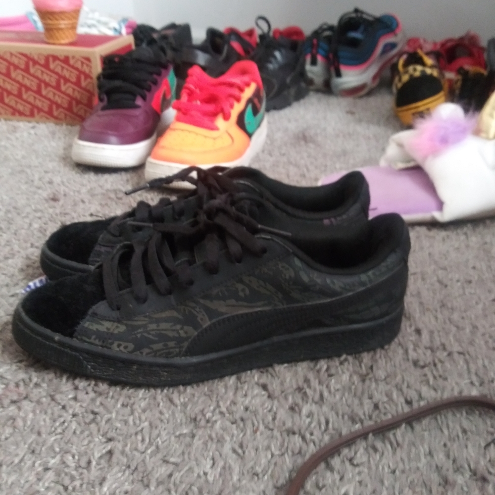 Sneakers